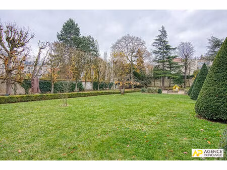 versailles notre dame - studio/2 pieces de 38.20 m² carrez situé au 1er étage avec ascense