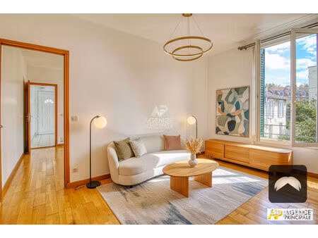 versailles montreuil appartement 2 pièces 40.36 m2 carrez situé au 1er et dernier étage av