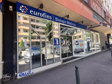 local 162 m²