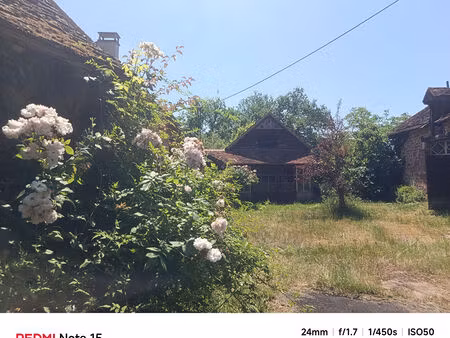 maison de caractère avec ses dépendances en pleine nature