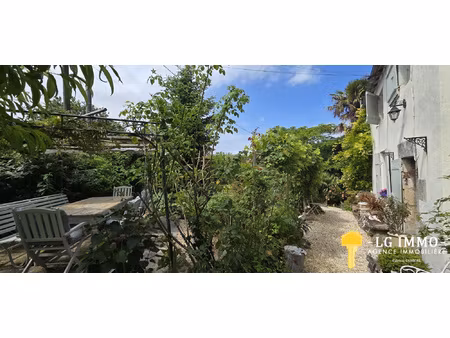 maison charentaise 167 m2  5 chambres  gîtes  2000 m2 terrai