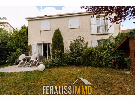 spacieuse maison individuelle de 150 m2 proche du coeur de vi