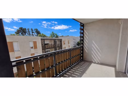 t2 de 44 m² avec balcon et parking ? bruges
