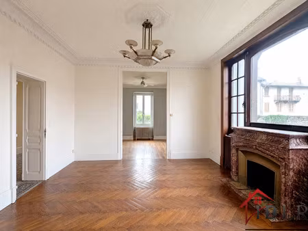 grand appartement rdc avec jardin privatif et stationnement