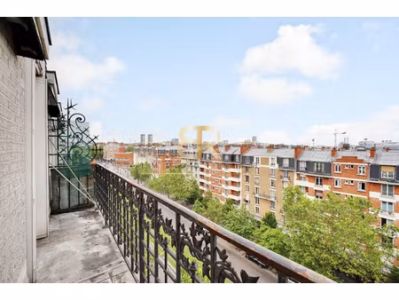 deux pièces en dernier étage avec ascenseur et balcons