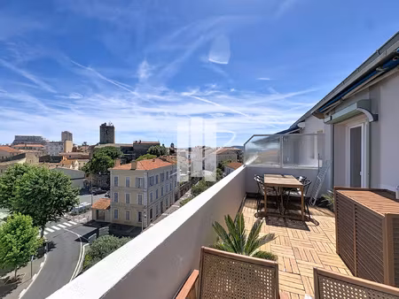 appartement dernier étage avec grande terrasse en centre-vil