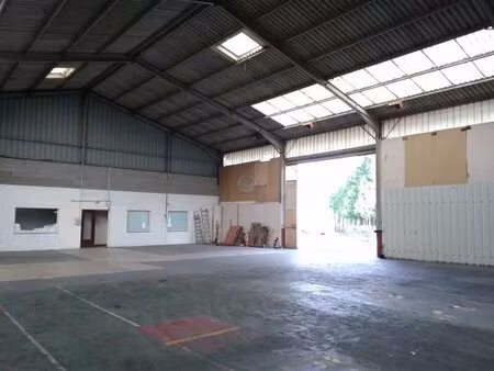 location local d’activités pithiviers 45300 700m²