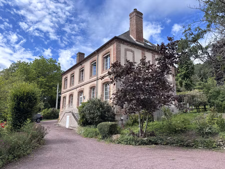 une propriété de caractère comprenant un ancien presbytère a