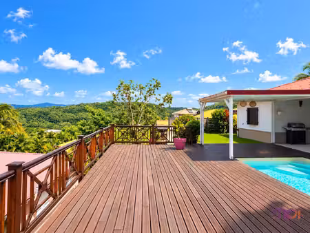 charmante maison créole avec piscine et vue mer