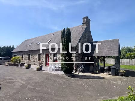maison spacieuse de 9 pièces à vendre à vire normandie - bourg de neuville