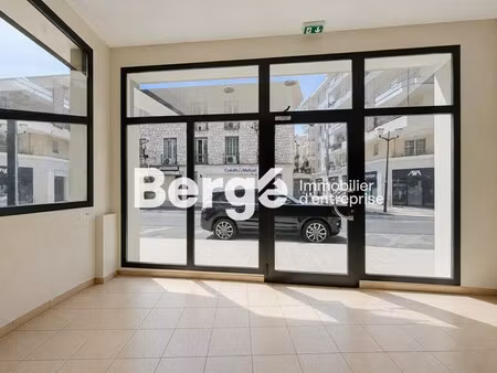 location commerce saint laurent du var 06700 156m²