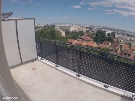 t1 lumineux terrasse proche airbus sans vis à vis