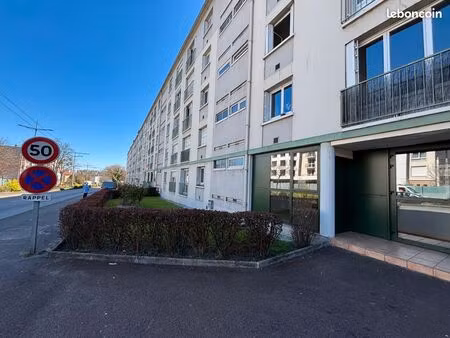 appartement t4 en rez-de-chaussée
