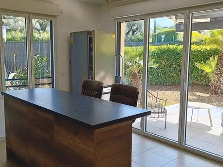 appartement meublé 2 pièces de 45 m² avec terrasse  jardin et parking privatif