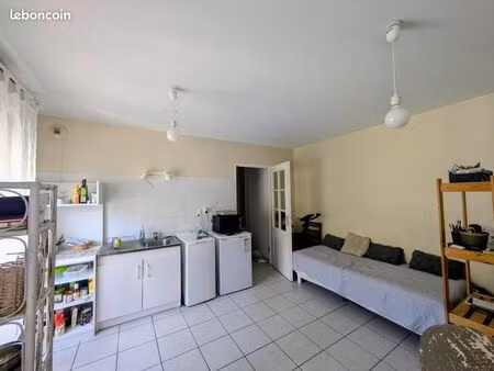 studio 1 pièce 27 m²
