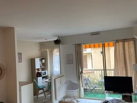 grand studio avec terrasse