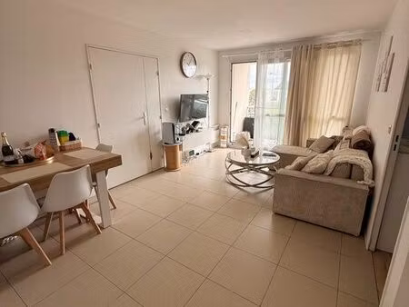 cergy le haut - appartement f2 situé à proximité du rer a