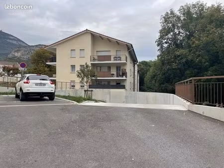 garage dans résidence récente