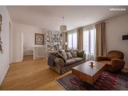 particulier loue t4 place catinat