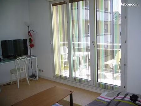 studio meublé avec parking et balcon