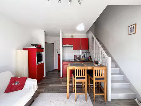 appartement 2 pièces avec stationnement privatif !