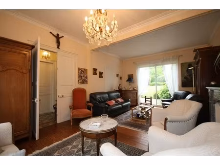 **maison de caractère en centre-ville d'oisemont – 5 chambres – terrain de 1 066 m²**