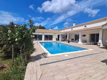 maison - 273m ²