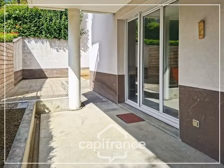 appartement climatisé 3 pièces avec jardin  parking  cave et piscine commune