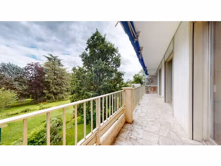 appartement t3 de 80 m² situé à ecully