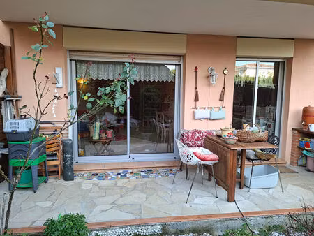 charmant 2 pièces en rez de jardin avec terrasse et jardin privatif