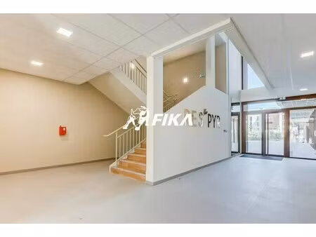 location bureaux 47 m² à 1 672 m²