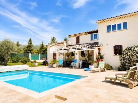 elegante maison - 6 pieces avec piscine  a deux pas des commodites  & village.