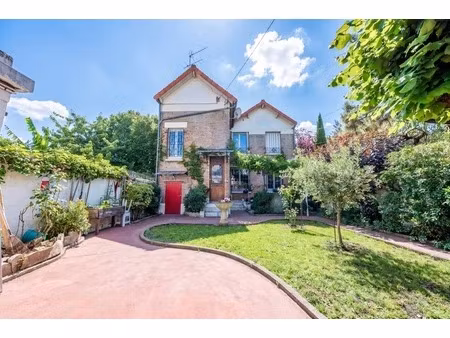 93350 le bourget – maison 5 pièces – 83 51 m² carrez / 119 49 m² au sol – jardin/cour de 2