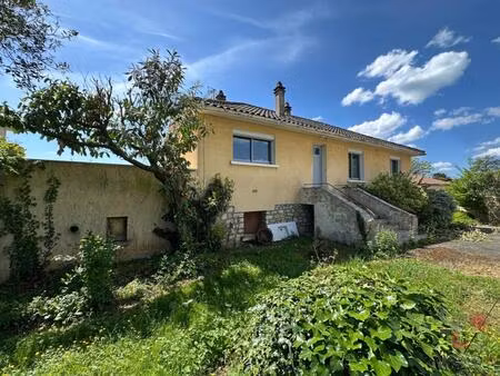 maison de ville située à prayssac