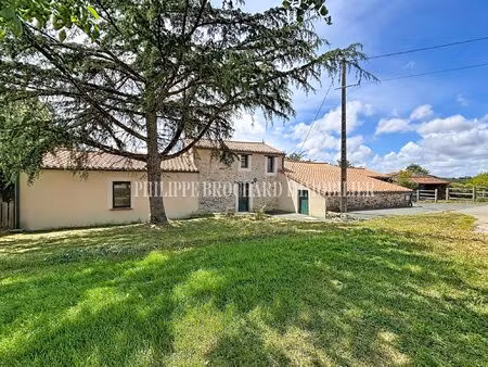 bel ensemble immobilier à la campagne !