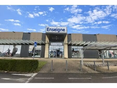 location commerce sens 89100 804m²