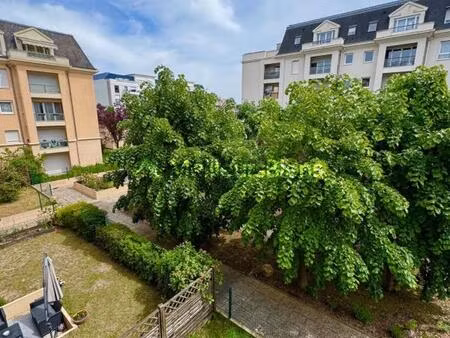 f1 de 31 m² à livry-gargan avec balcon  cave et parking