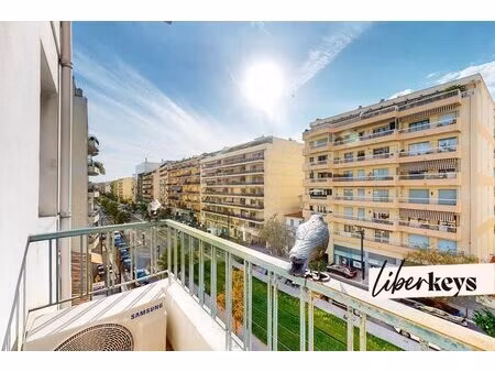 nice californie – grand 2 pièces traversant de 64 m² avec balcons et accès direct...
