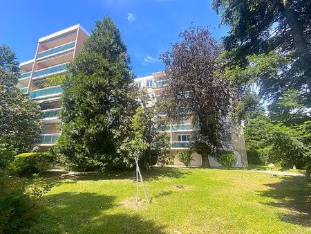 grand appartement familial avec vue balcon garage