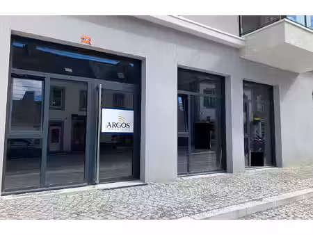 a vendre landivisiau spécial investisseur : local commercial 84 m2  loué enseigne national