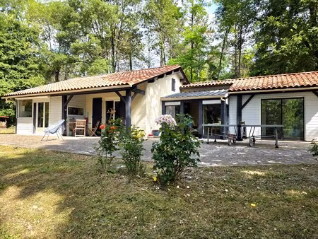 charmante maison de plain-pied au bord de la rivière avec piscine  près d'eymet !