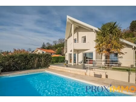 maison d’architecte avec piscine et vue panoramique
