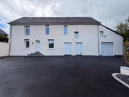 exclusivité – maison rénovée avec dépendances  garage et jardin clos – lozon (50)