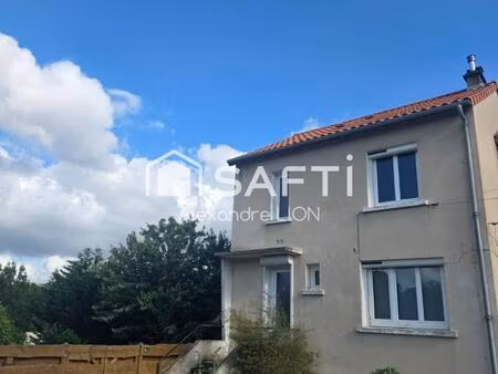 charmante maison de ville récemment rénovée  orientée plein sud sur un terrain de 200m²  d