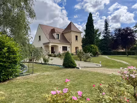 belle maison périgourdine avec vue dégagée  grand jardin et prestations de qualité!