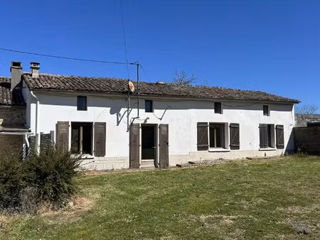 maison de village traditionnelle en pierre avec grande maison d'amis et 3 562 m2 de terrai