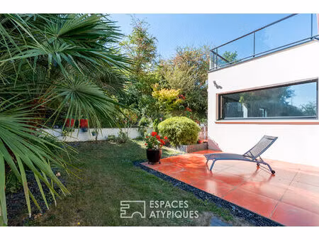 maison d'architecte avec terrasses et jardin