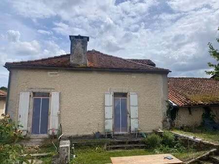 maison de village à quelques pas d'un restaurant et d'une boulangerie