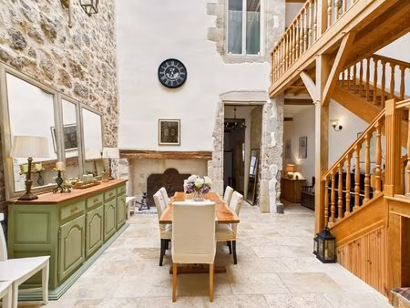 maison en pierre au cœur du village de sos – 233m² meublée