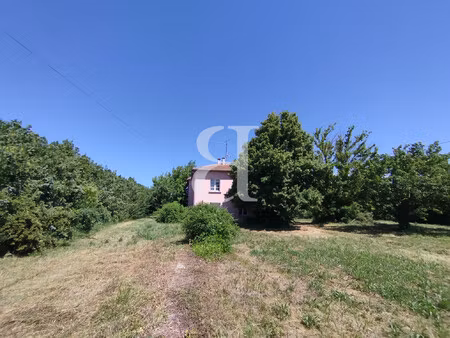 villa avec grand terrain à proximité du centre de valréas.